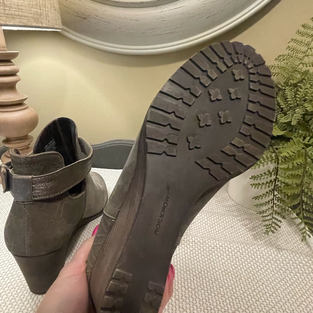 Cobb Hill by Rockport Wedges. Gray with buckle. Size 9. - Picture 3 of 7